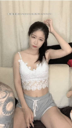 新晋沈阳高颜值情侣【嘴馋怎么办】模特身材，媚眼如丝，勾魂摄魄，跟男友颠鸾倒凤}