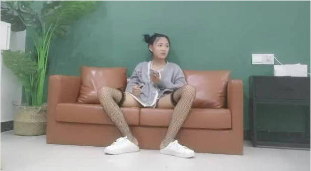 哪吒头00后嫩妹 乖巧可爱 清纯温柔 猛男蹂躏小花朵 舌吻啪啪 今夜不虚度 人气登顶