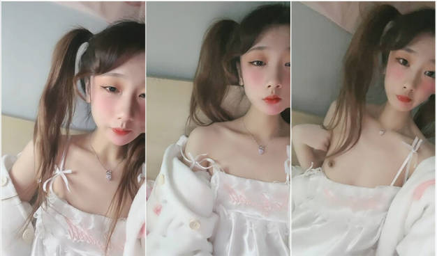 潔白連衣裙超純可愛OO後雙馬尾美少女,有點貧乳,小胸脯還有待進壹步發育