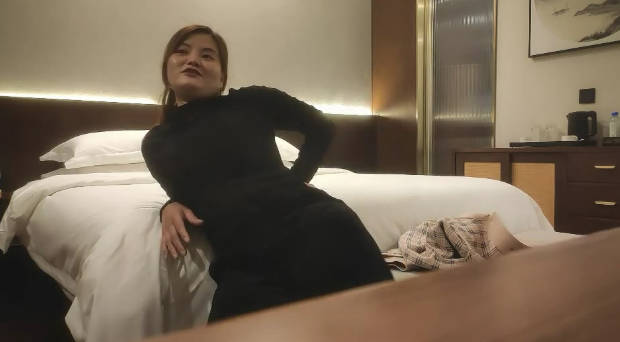 【中国人不骗中国人】难得一见的纯天然美乳 又大又白又挺 娇俏小少妇 风情万种 妩媚诱人}