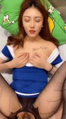 【足控绿帽狂喜】推特性爱大师95后绿帽情侣美腿女王「汐梦瑶」最新XVIP作品情人节特辑《敬失落的白月光—瑶瑶的学生时代》}
