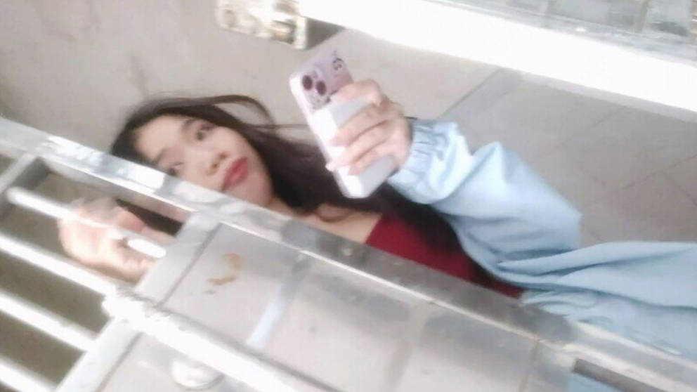 搭讪城中村20来岁的极品年轻站街女 上楼直接脱裤子服务 口硬就开干爽上头直接射 超回味的快餐}