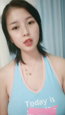 童颜巨乳 新人报道 谁玩谁过瘾 衣服往上一撩 巨乳尤物就呈现 让人蠢蠢欲动 春心难眠！}
