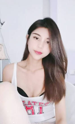 漂亮眼睛有点像混血红唇美女  露臀白网袜电臀诱惑  拨开内裤露多毛小穴  手指拍打大量出水  顶级美腿玩一年}